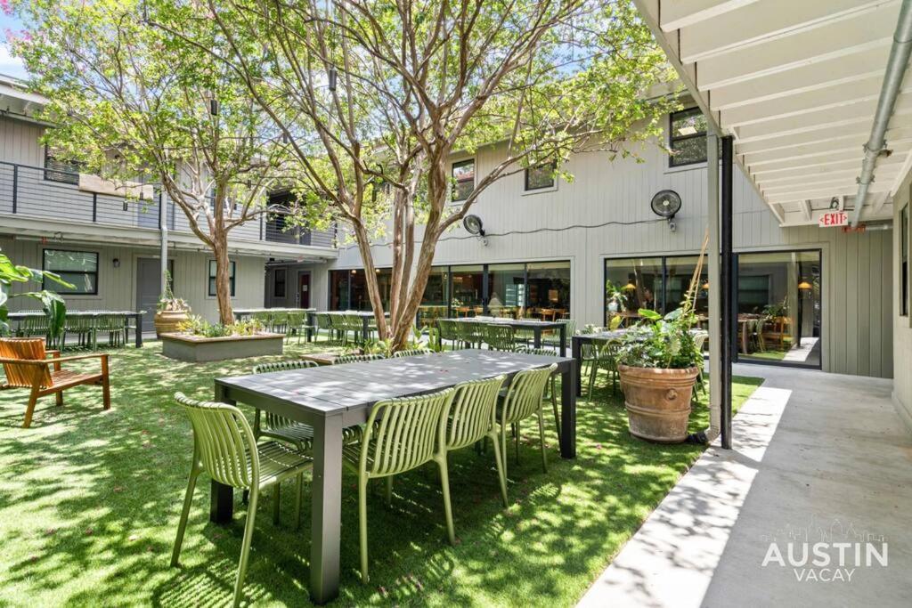 Prime Atx Location Steps To Coffee, Eats And More Austin Exterior foto